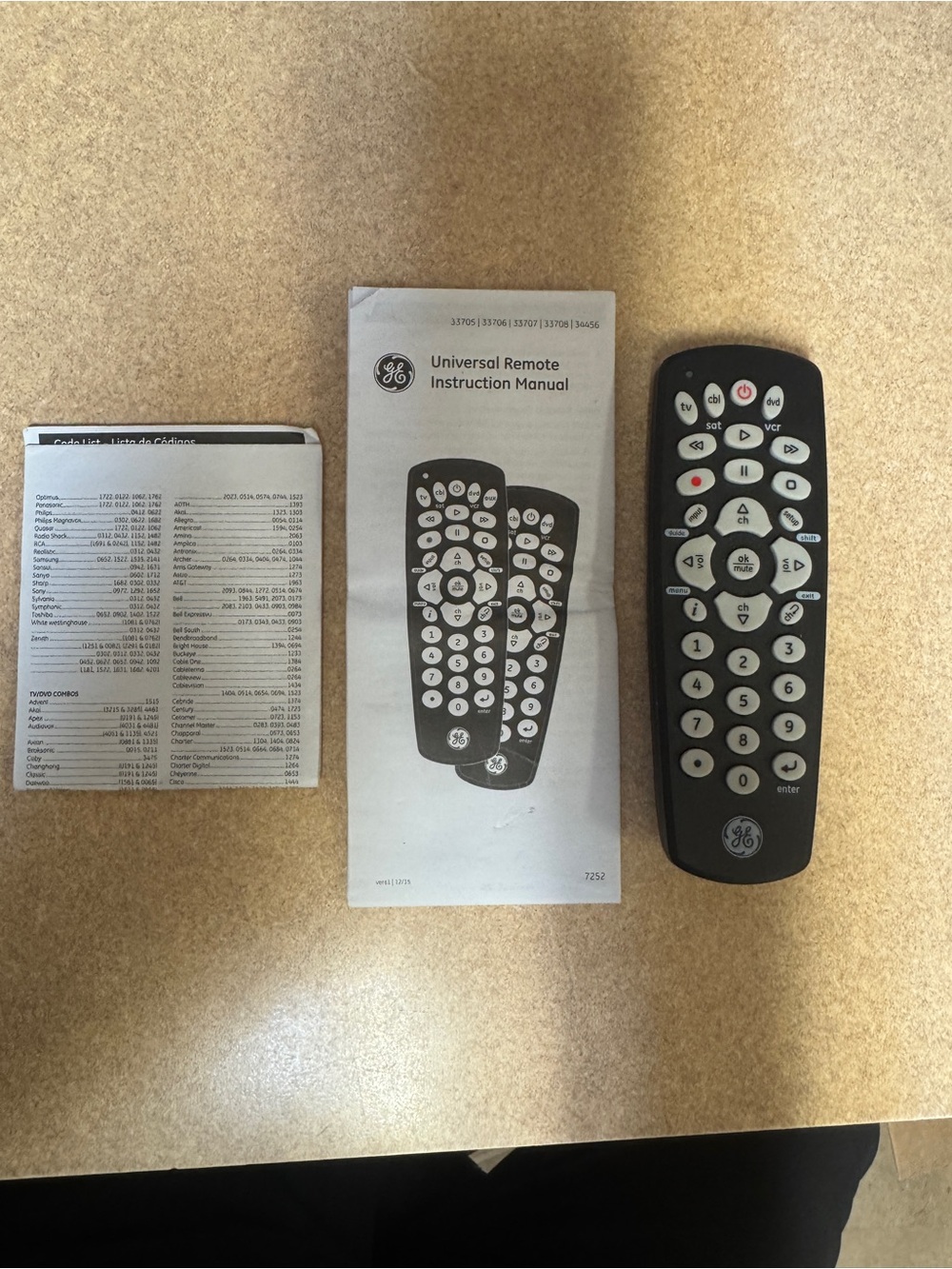 GE Universal Remote Control, model 34456, 3-device programmable remote